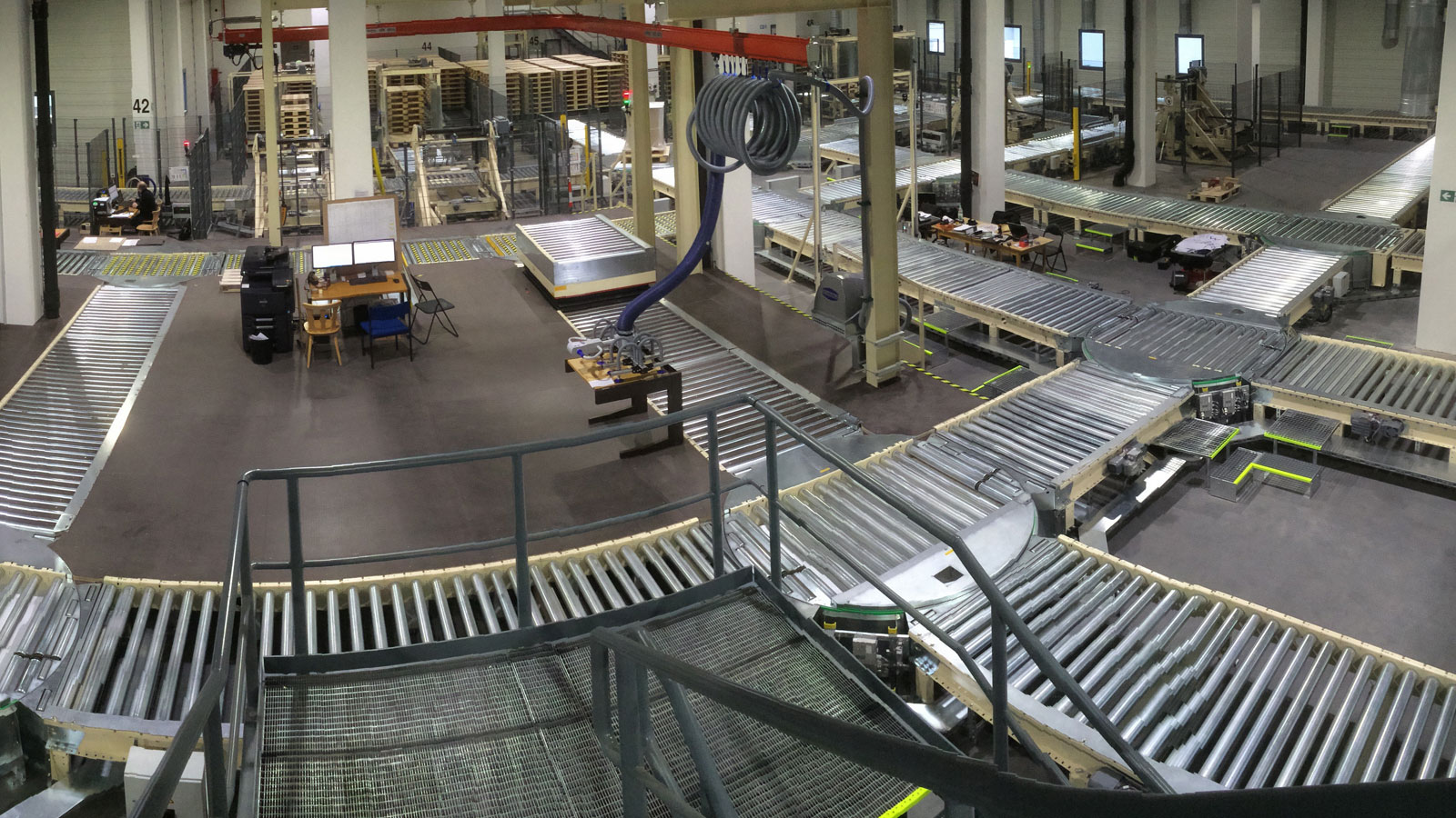 schwingshandl automation technology logistikzentrum koehler kommissionierarbeitsplatz