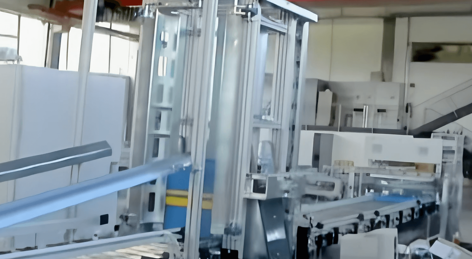 Entstapelmaschine Und Deckelaufsetzstation Für Die Pharmaindustrie