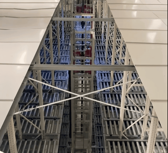 Hochdynamisches Paletten Regalbediengerät Mit Zahnriemen