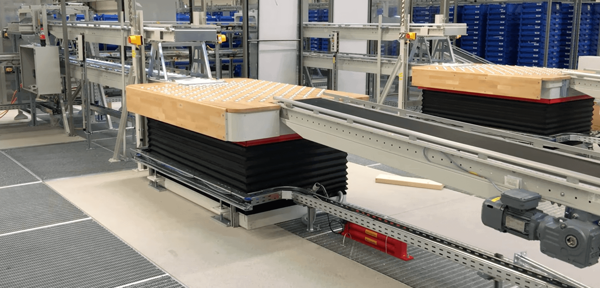 Höhenverstellbarer Kommissionierarbeitsplatz