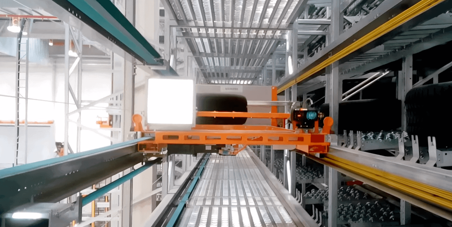 Shuttlelager Mit Fördertechnik Für Die Reifenproduktion