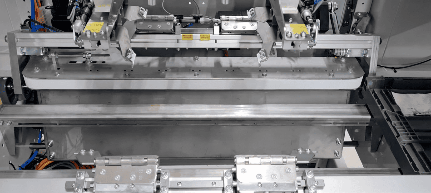 Teaserbild Behälteraufrichter Für Komplexe Klappkisten