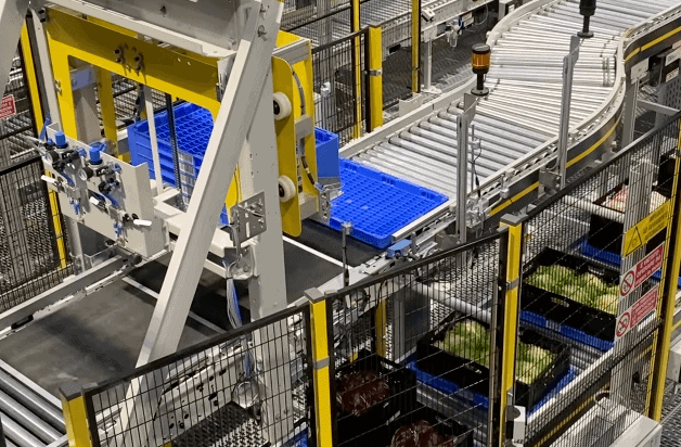 Tray Stapelmaschine Mit Durchfahrmöglichkeit